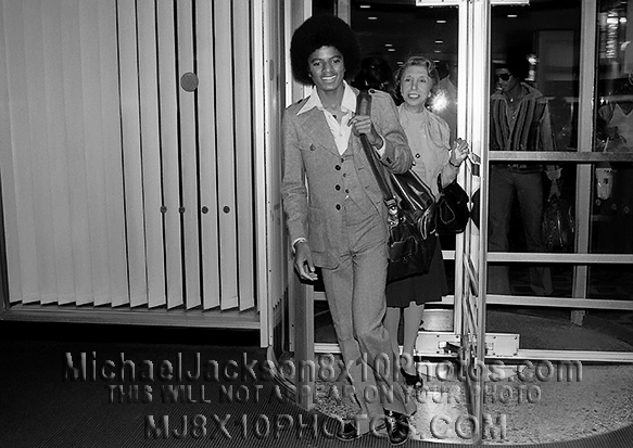 MICHAEL JACKSON 1977DESTINYTOUR hotel (2) RARE 8x10 PHOTOS