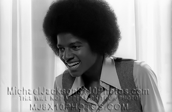 MICHAEL JACKSON  1977 INSIDE HIS HOME (3) RARE 8x10 PHOTOS