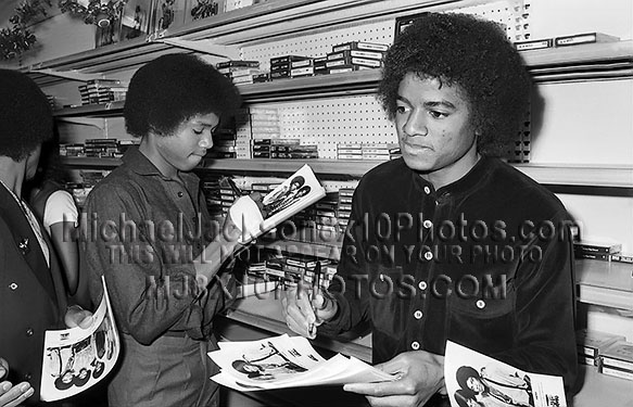 MICHAEL JACKSON  1980 inSTORE SIGNING (3) RARE 8x10 PHOTOS