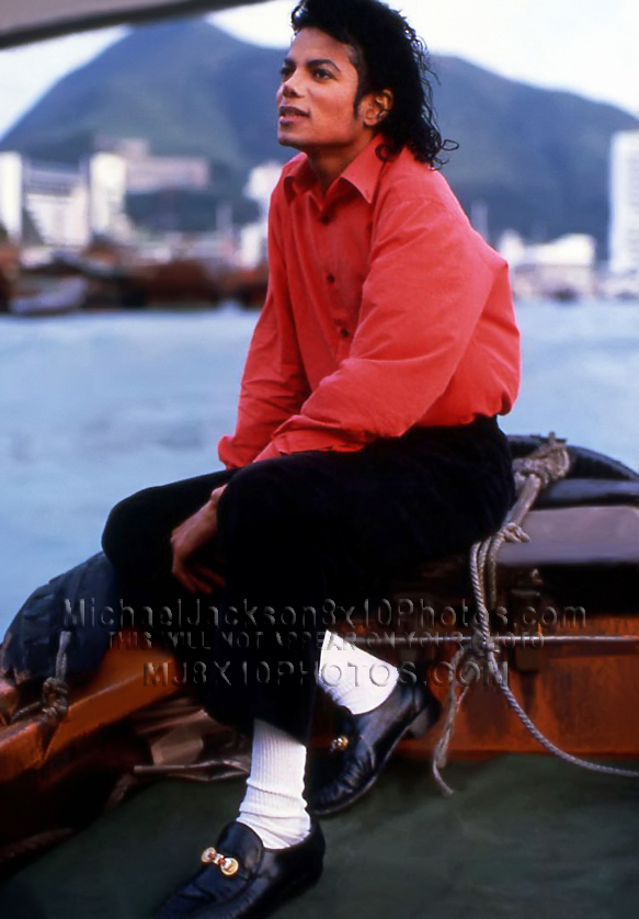 MICHAEL JACKSON 1980 ON ISLAND BOAT (2) RARE 8x10 PHOTOS