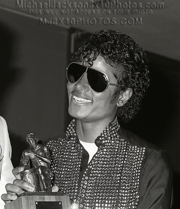 MICHAEL JACKSON  1981 AWARDING MJ (3) RARE 8x10 PHOTOS
