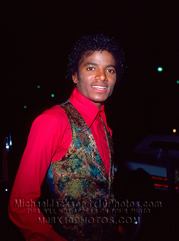 MICHAEL JACKSON 1981 OUT in BRIGHT RED (1) RARE 8x10 PHOTO