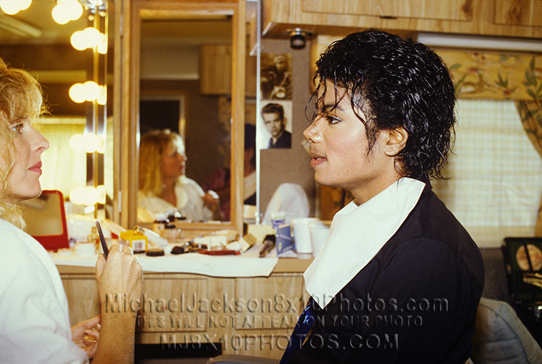 MICHAEL JACKSON 1984 MAKEUP ROOM (1) RARE 8x10 PHOTO