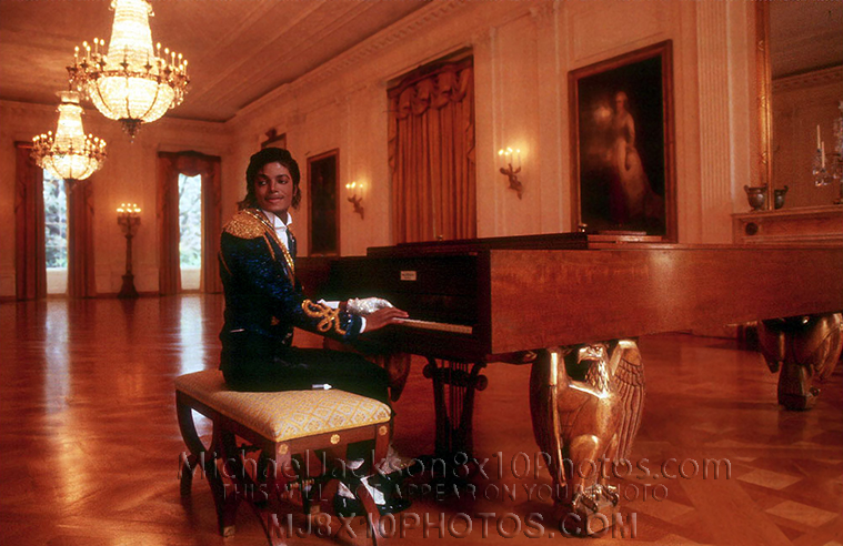 MICHAEL JACKSON  1984 WHITEHOUSE PIANO (2) RARE 8x10 PHOTOS