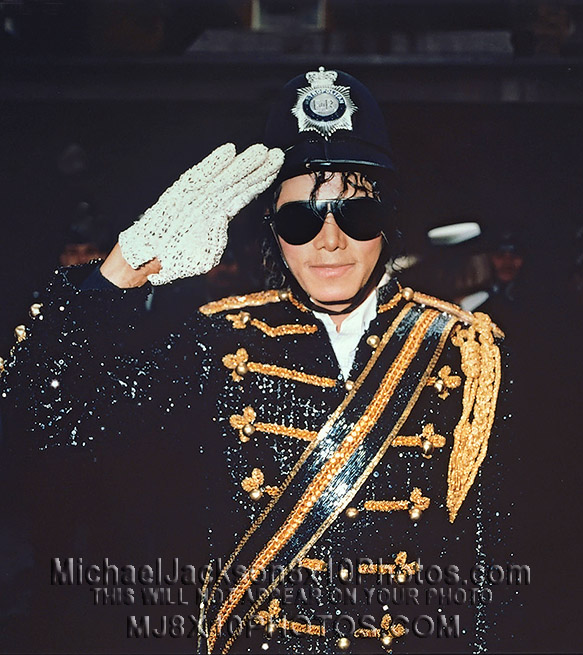 MICHAEL JACKSON 1985 INSPECTINGBOBBYs (3) RARE 8x10 PHOTOS