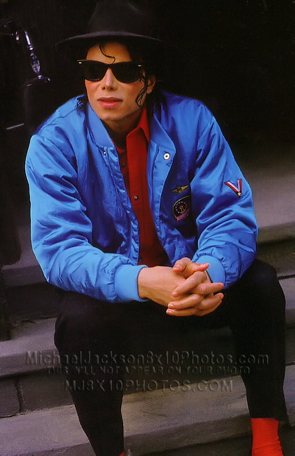 MICHAEL JACKSON 1988 SITTING ON STEPS (1) RARE 8x10 PHOTO