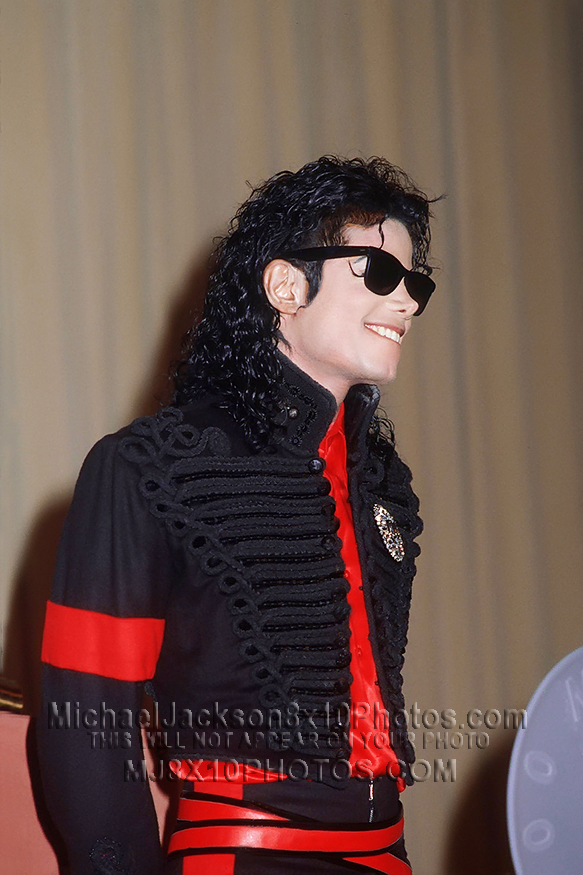 MICHAEL JACKSON  1991 AWARDING MJ (3) RARE 8x10 PHOTOS