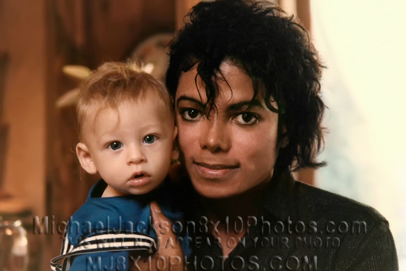 MICHAEL JACKSON 1992 HOLDING INFANT (1) RARE 8x10 PHOTO