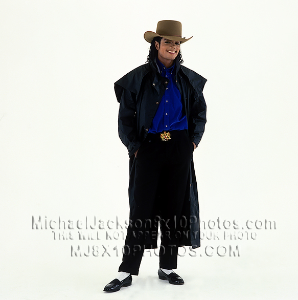 MICHAEL JACKSON 1992 inCASUAL ATTIRE (2) RARE 8x10 PHOTOS