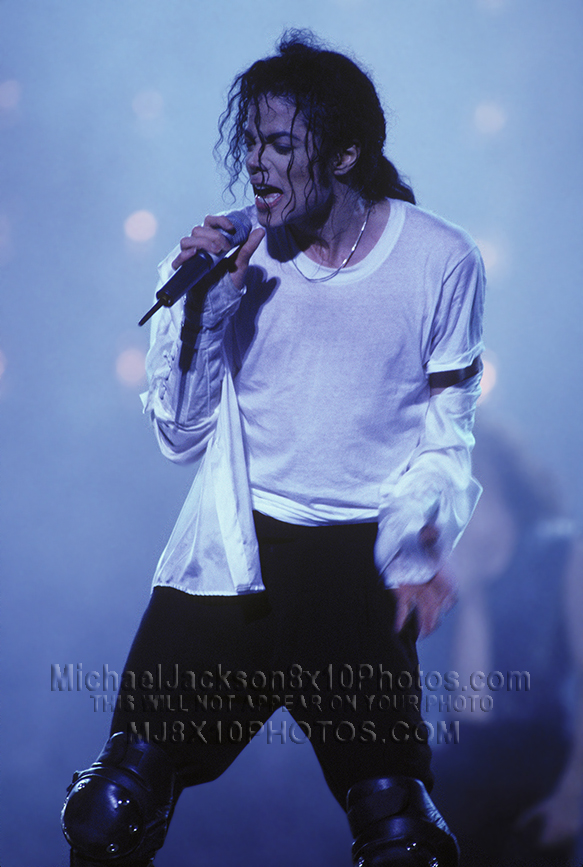 MICHAEL JACKSON 1993 WHITE TEE ONSTAGE (1) RARE 8x10 PHOTO