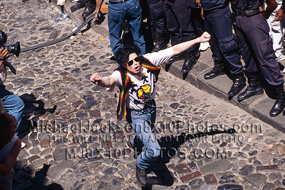 MICHAEL JACKSON 1995 OLODUM STREET (3) RARE 8x10 PHOTOS