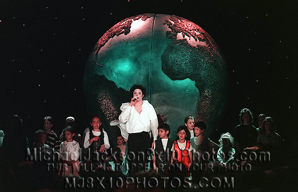 MICHAEL JACKSON  1996 HEAL THE WORLD (2) RARE 8x10 PHOTOS