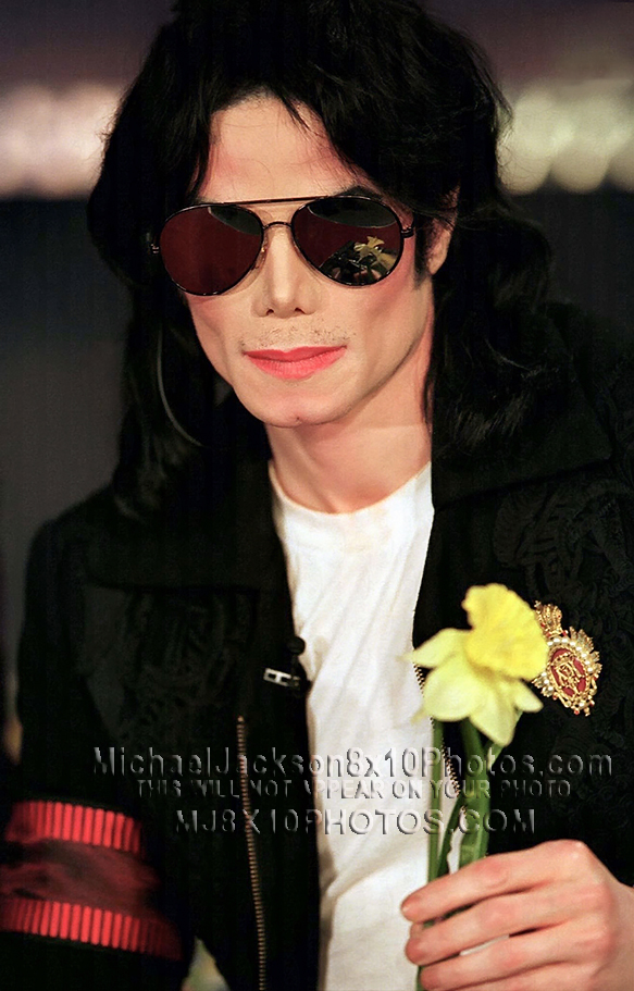 MICHAEL JACKSON 1998 ON GERMAN TV (3) RARE 8x10 PHOTOS