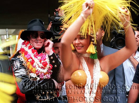 MICHAEL JACKSON 1998 TRIP TO HAWAII (3) RARE 8x10 PHOTOS