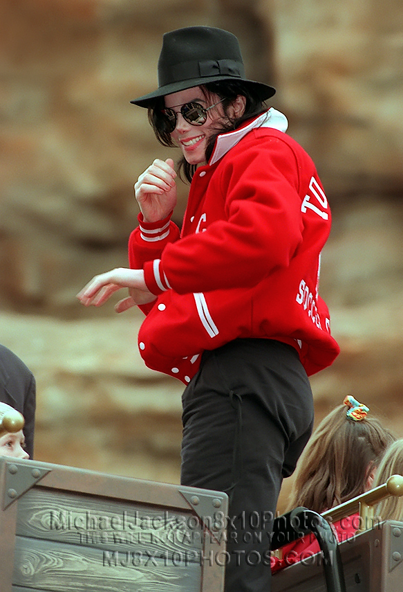 MICHAEL JACKSON  1999 AMUSEMENT PARK (3) RARE 8x10 PHOTOS