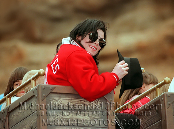 MICHAEL JACKSON  1999 AMUSEMENT PARK (3) RARE 8x10 PHOTOS