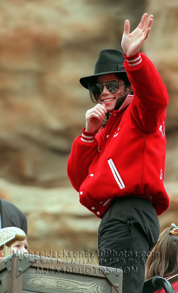 MICHAEL JACKSON  1999 AMUSEMENT PARK (3) RARE 8x10 PHOTOS