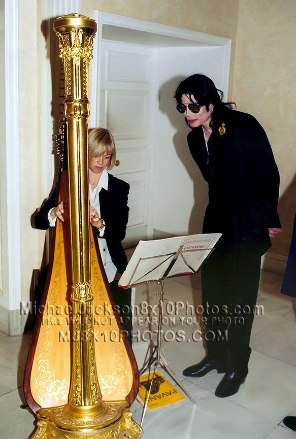 MICHAEL JACKSON 1999 VISIT TO LONDON (3) RARE 8x10 PHOTOS