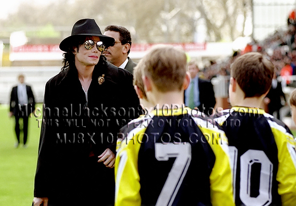MICHAEL JACKSON 1999 VISIT TO LONDON (3) RARE 8x10 PHOTOS
