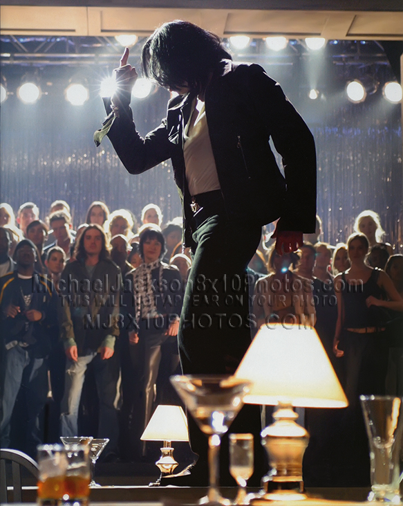 MICHAEL JACKSON  2007 DANCING ON TABLE (5) RARE 8x10 PHOTOS