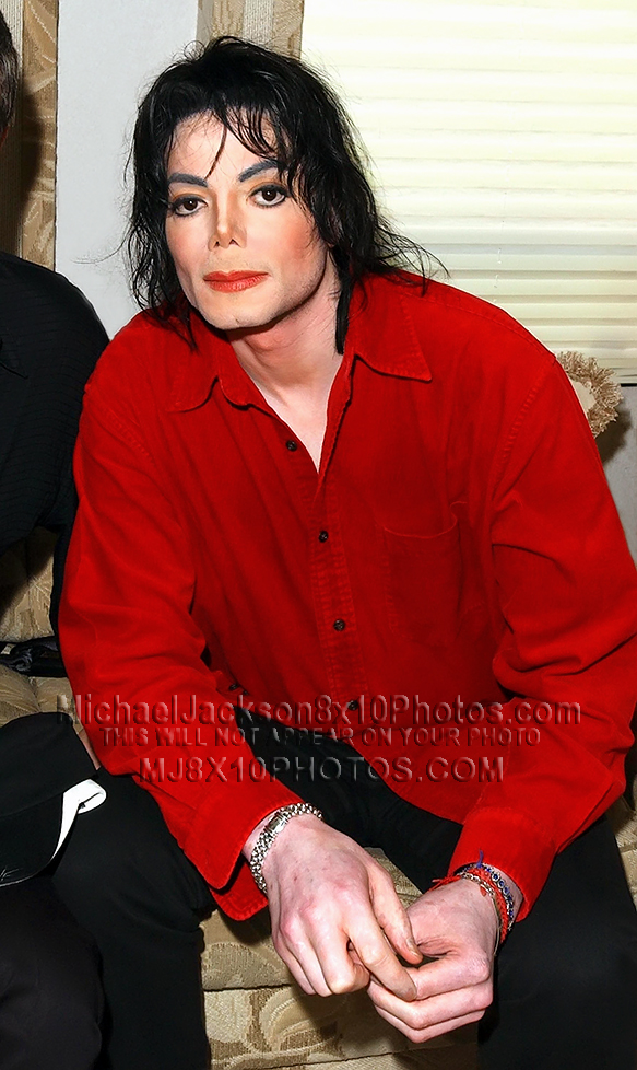 MICHAEL JACKSON AT HOME IN 2002 (1) RARE 8x10 PHOTO