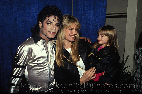 MICHAEL JACKSON BAD TOUR BACKSTAGE (2) RARE 8x10 PHOTOS