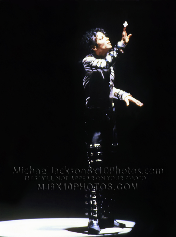 MICHAEL JACKSON BAD TOUR SPOTLIGHT (1) RARE 8x10 PHOTO
