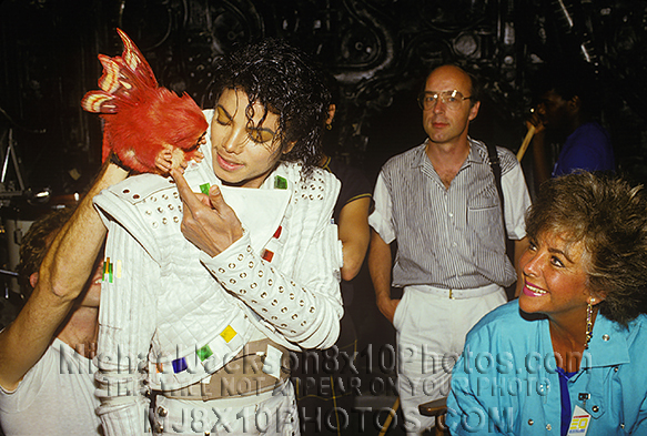 MICHAEL JACKSON CAPTAIN EO with LIZ (1) RARE 8x10 PHOTO