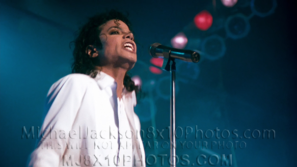 MICHAEL JACKSON  DIRTY DIANA LIVE! (3) RARE 8x10 PHOTOS