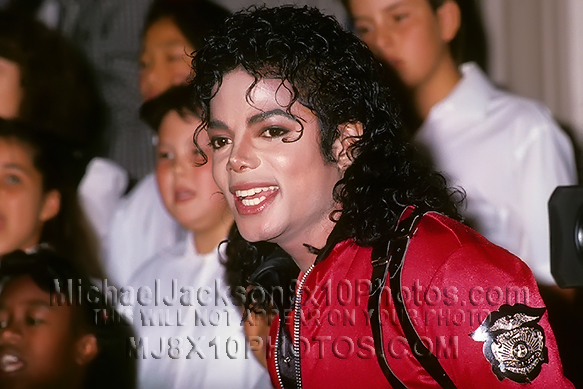 MICHAEL JACKSON  GREETINGFANS OFFSTAGE (3) RARE 8x10 PHOTOS