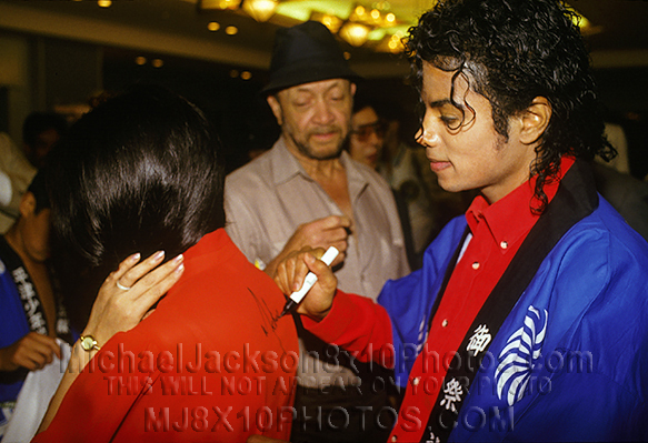 MICHAEL JACKSON JAPAN KARATE SIGNING (3) RARE 8x10 PHOTOS