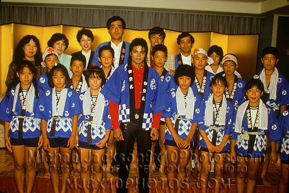 MICHAEL JACKSON JAPAN KARATE SIGNING (3) RARE 8x10 PHOTOS