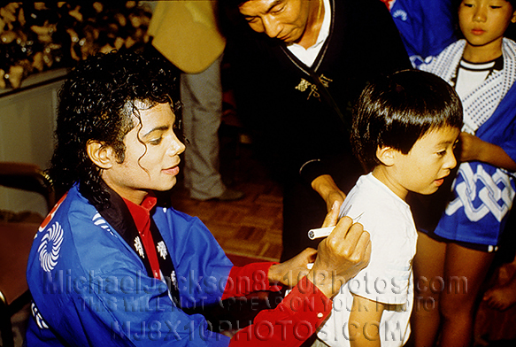 MICHAEL JACKSON JAPAN KARATE SIGNING (3) RARE 8x10 PHOTOS