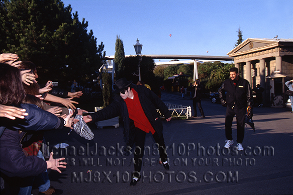 MICHAEL JACKSON KEFFiYEH GRABBERS (3) RARE 8x10 PHOTOS