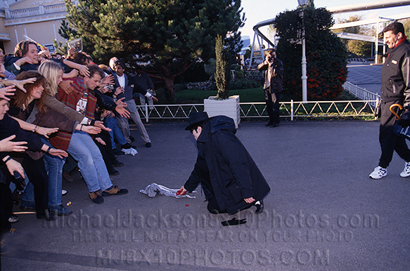 MICHAEL JACKSON KEFFiYEH GRABBERS (3) RARE 8x10 PHOTOS