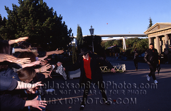 MICHAEL JACKSON KEFFiYEH GRABBERS (3) RARE 8x10 PHOTOS