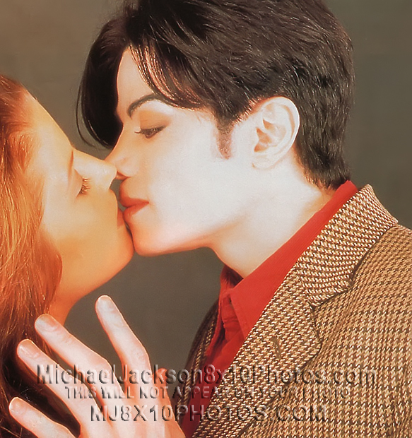 MICHAEL JACKSON KISSING LISA MARIE (2) RARE 8x10 PHOTOS