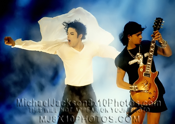 MICHAEL JACKSON  ONSTAGE wGUITARIST (3) RARE 8x10 PHOTOS