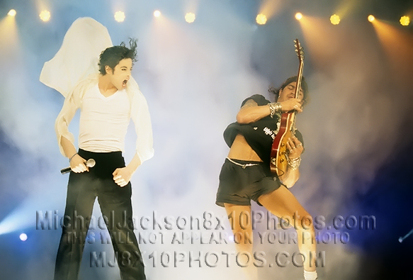 MICHAEL JACKSON  ONSTAGE wGUITARIST (3) RARE 8x10 PHOTOS