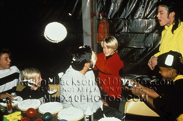 MICHAEL JACKSON  PIE FIGHT ON THE SET (4) RARE 8x10 PHOTOS