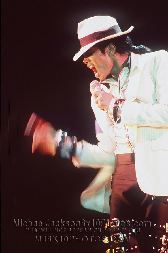 MICHAEL JACKSON  SMOOTH CRIMINAL LIVE! (3) RARE 8x10 PHOTOS