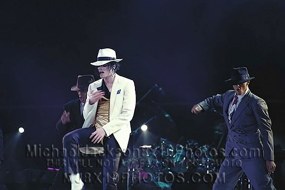 MICHAEL JACKSON  SMOOTH CRIMINAL LIVE (4) RARE 8x10 PHOTOS