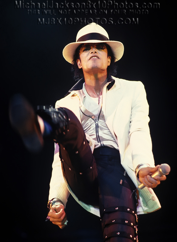 MICHAEL JACKSON SMOOTH CRIMINAL STAGE (2) RARE 8x10 PHOTOS