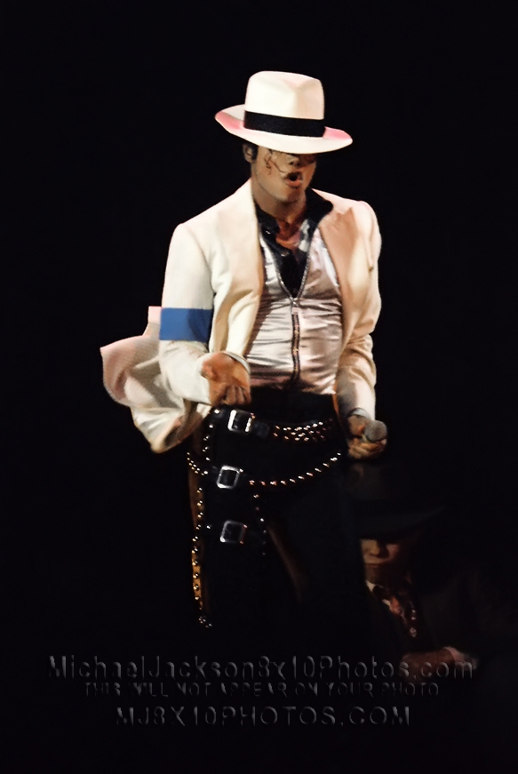 MICHAEL JACKSON SMOOTH CRIMINAL STAGE (2) RARE 8x10 PHOTOS