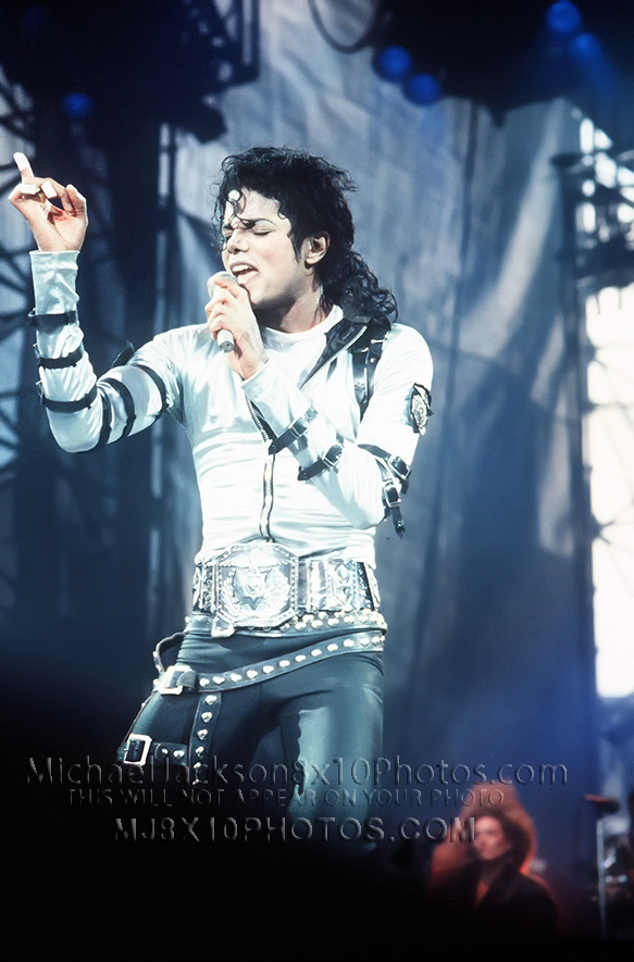 MICHAEL JACKSON THE BAD TOUR SHOW (4) RARE 8x10 PHOTOS