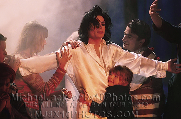 MICHAEL JACKSON  THE EARTH SONG STAGE5 (3) RARE 8x10 PHOTOS