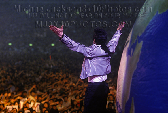 MICHAEL JACKSON THE WORLD IN FRONT (1) RARE 8x10 PHOTO