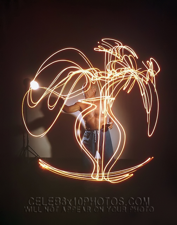 PABLO PICASSO DRAWING WITH LIGHT (3) RARE 8x10 PHOTOS