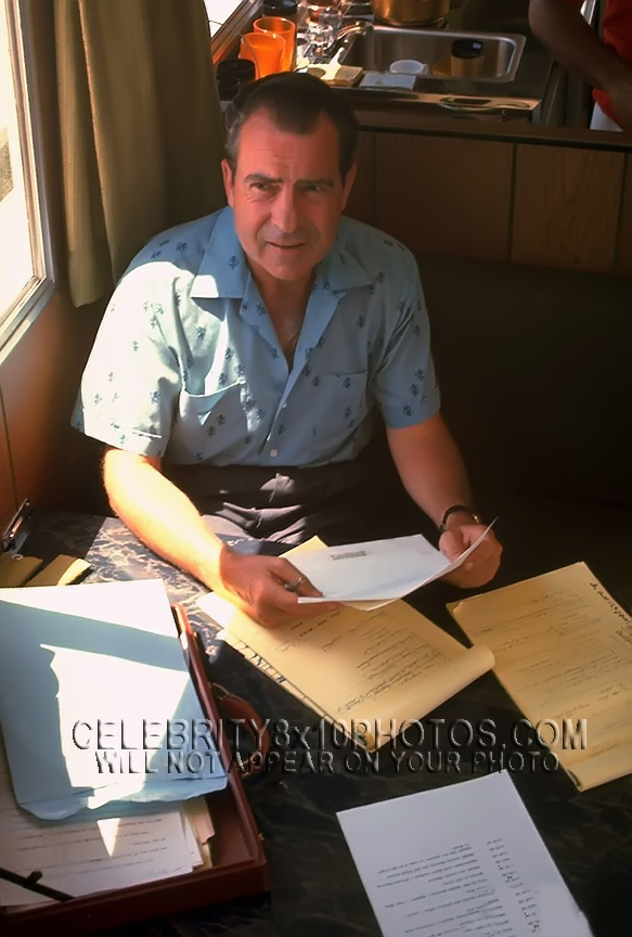 RICHARD M NIXON 1968 onCampaign Trail (2) RARE 8x10 PHOTOS 