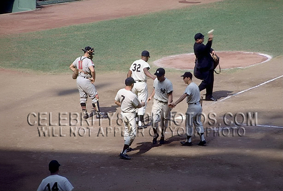 ROGER MARIS 1961 RUNNING the BASES (4) RARE 8x10 PHOTOS